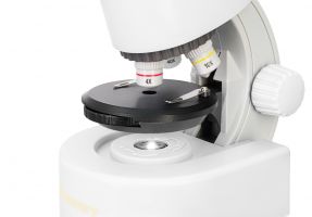 Mikroskop se vzdělávací publikací Levenhuk Discovery Micro Polar